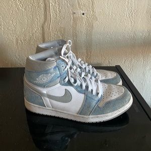 Jordan 1 Hyper Royal Smoke Grey